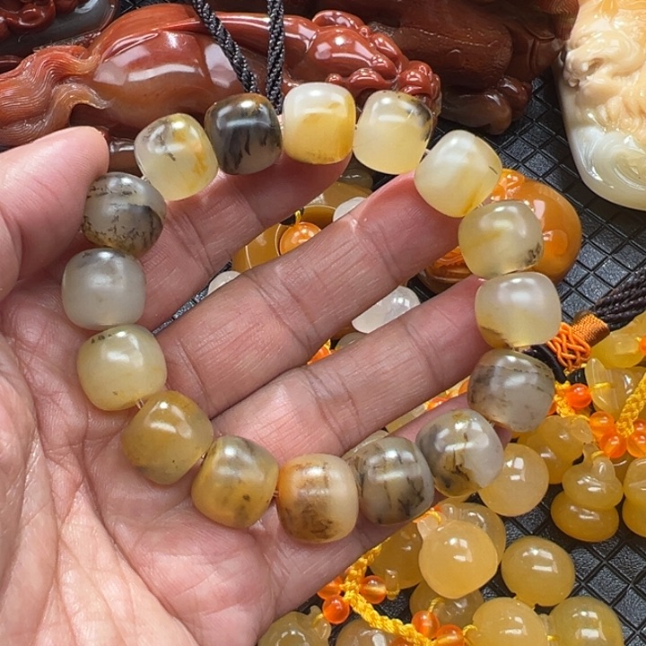 石英质玉（黄龙玉）颈饰合金