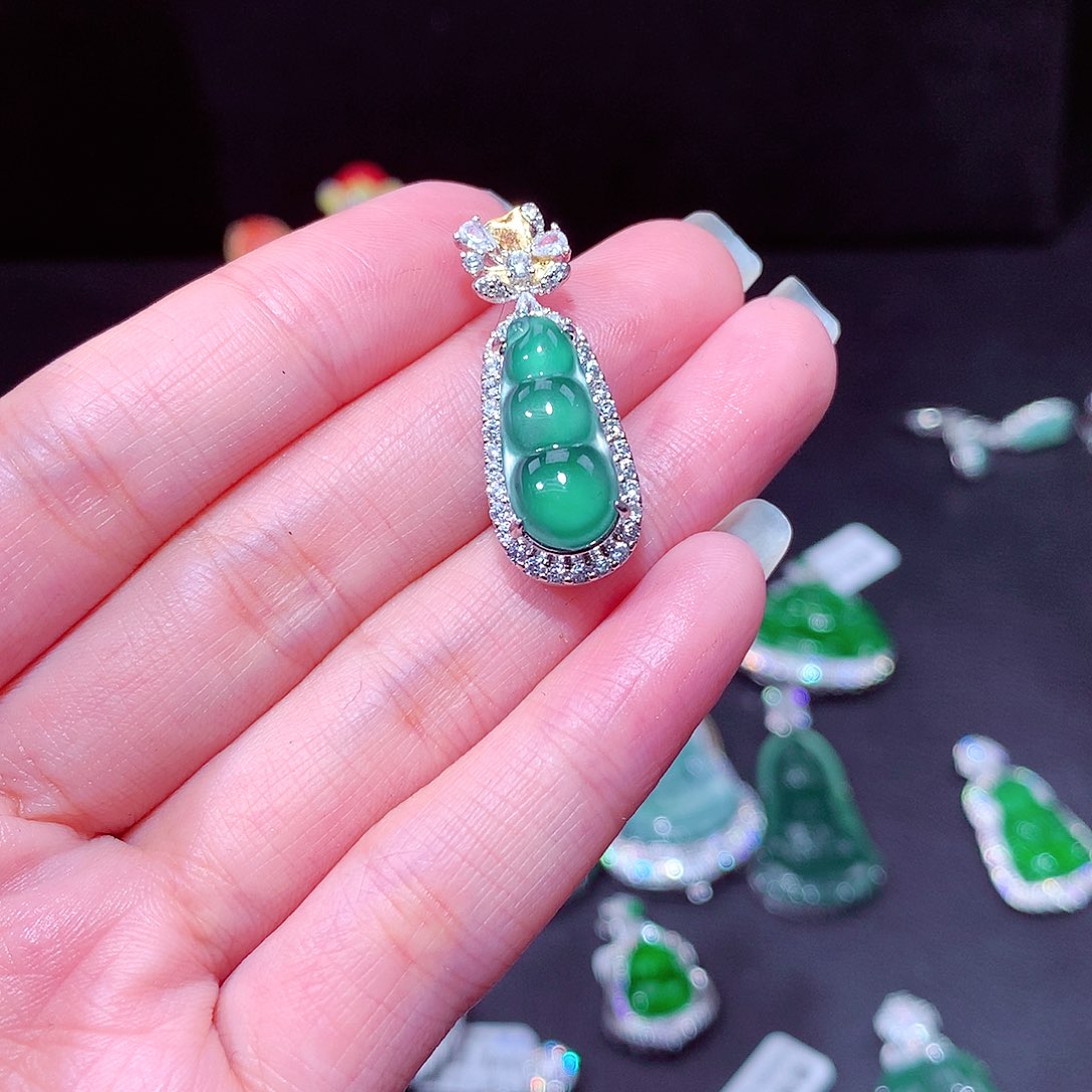 【闪购商品】翡翠吊坠(不含链)未镶嵌