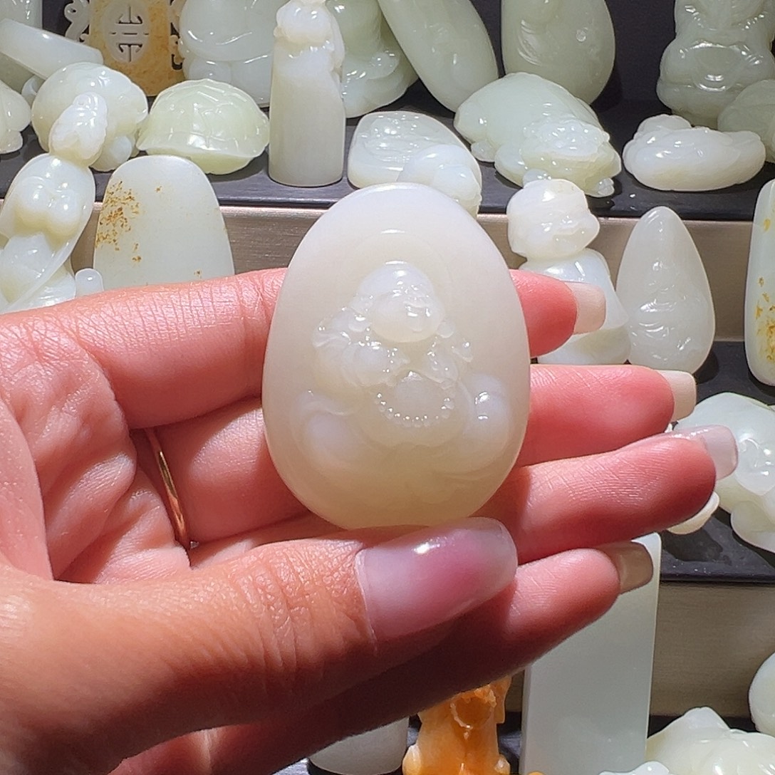 浩***瀚和田玉未镶嵌颈饰