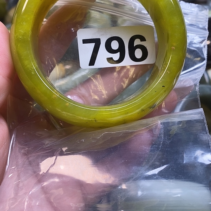 心***甜蛇纹石玉未镶嵌手镯