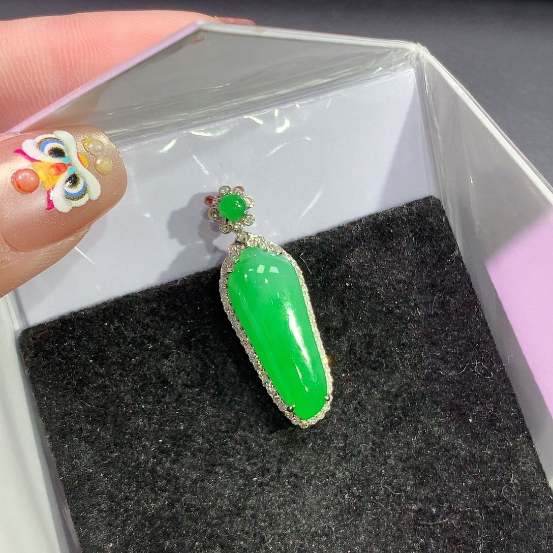 翡翠吊坠(赠链)18K金镶嵌