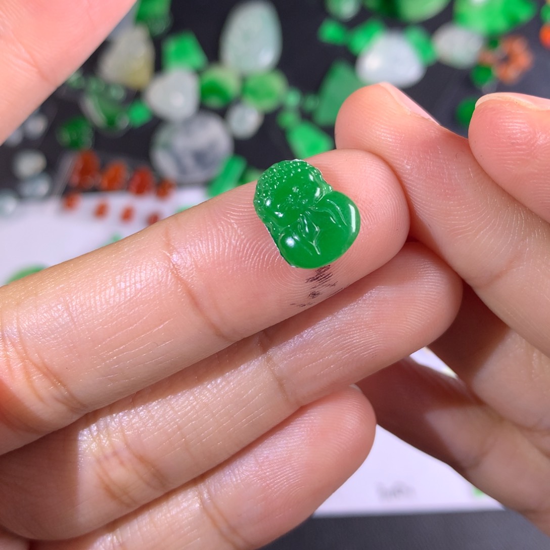 翡翠颈饰未镶嵌佛