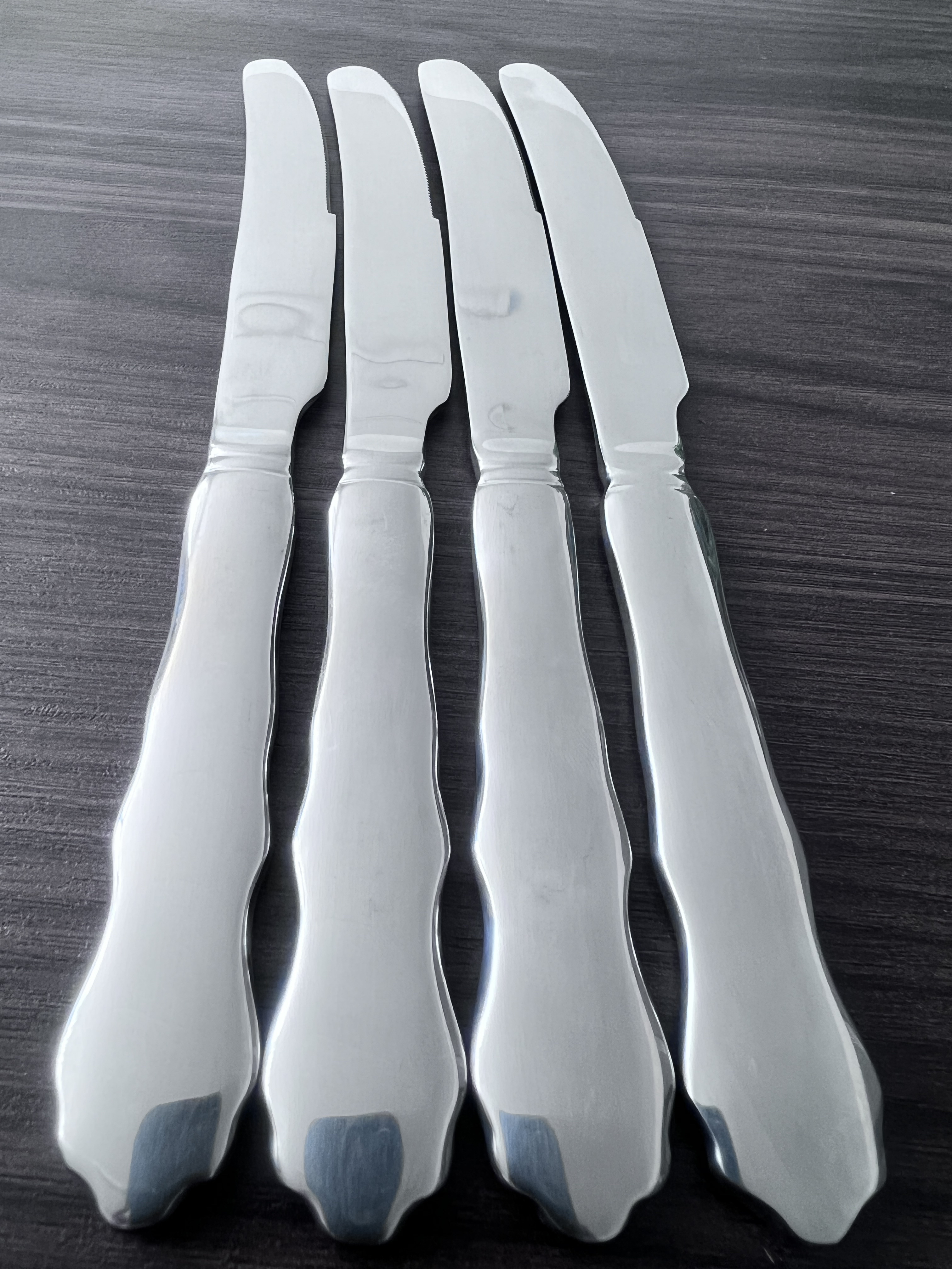 Y家磨标牛排刀四支装，长度22cm、微瑕