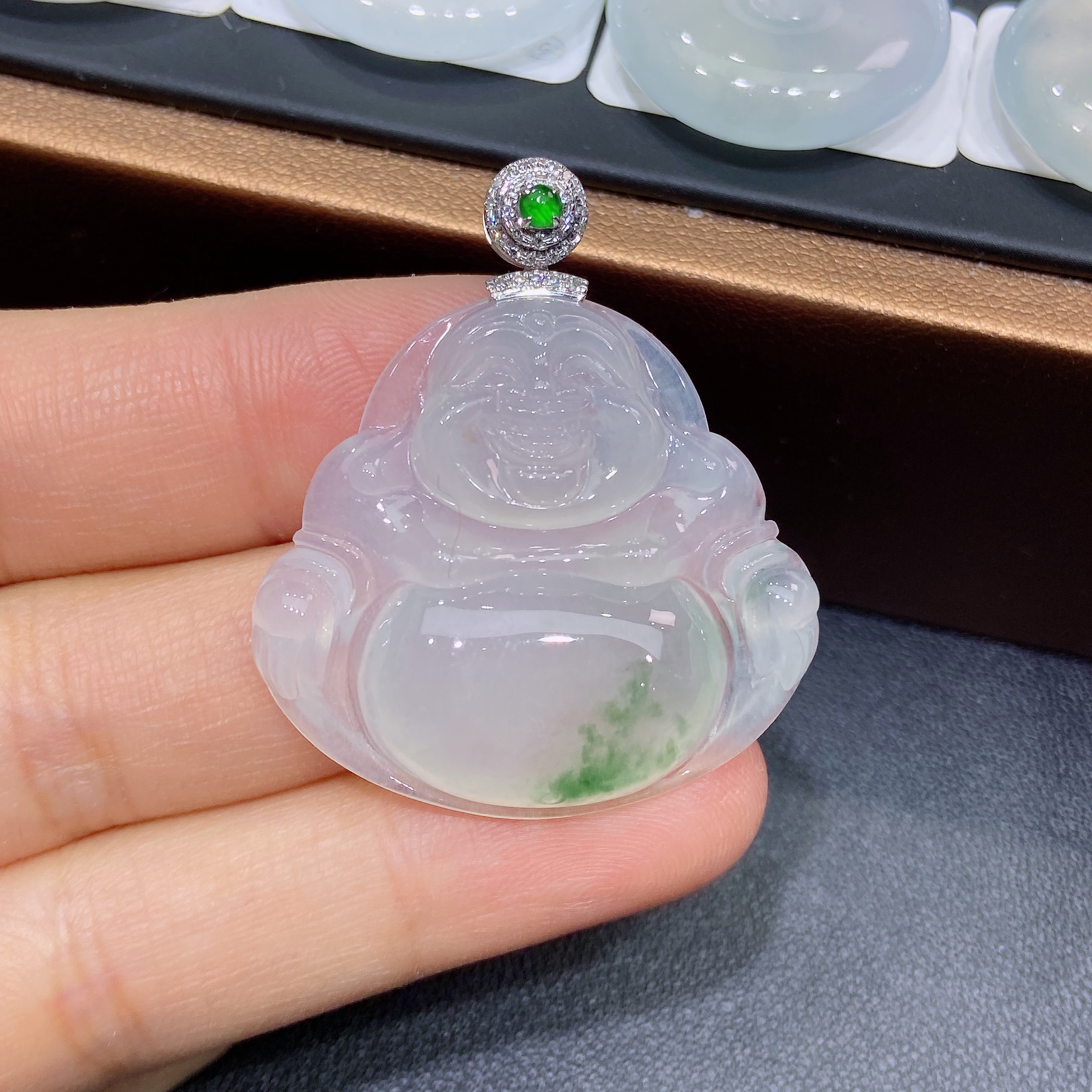 天然缅甸A货翡翠冰种18K金扣飘绿花佛公吊坠女士轻奢精美冰透H
