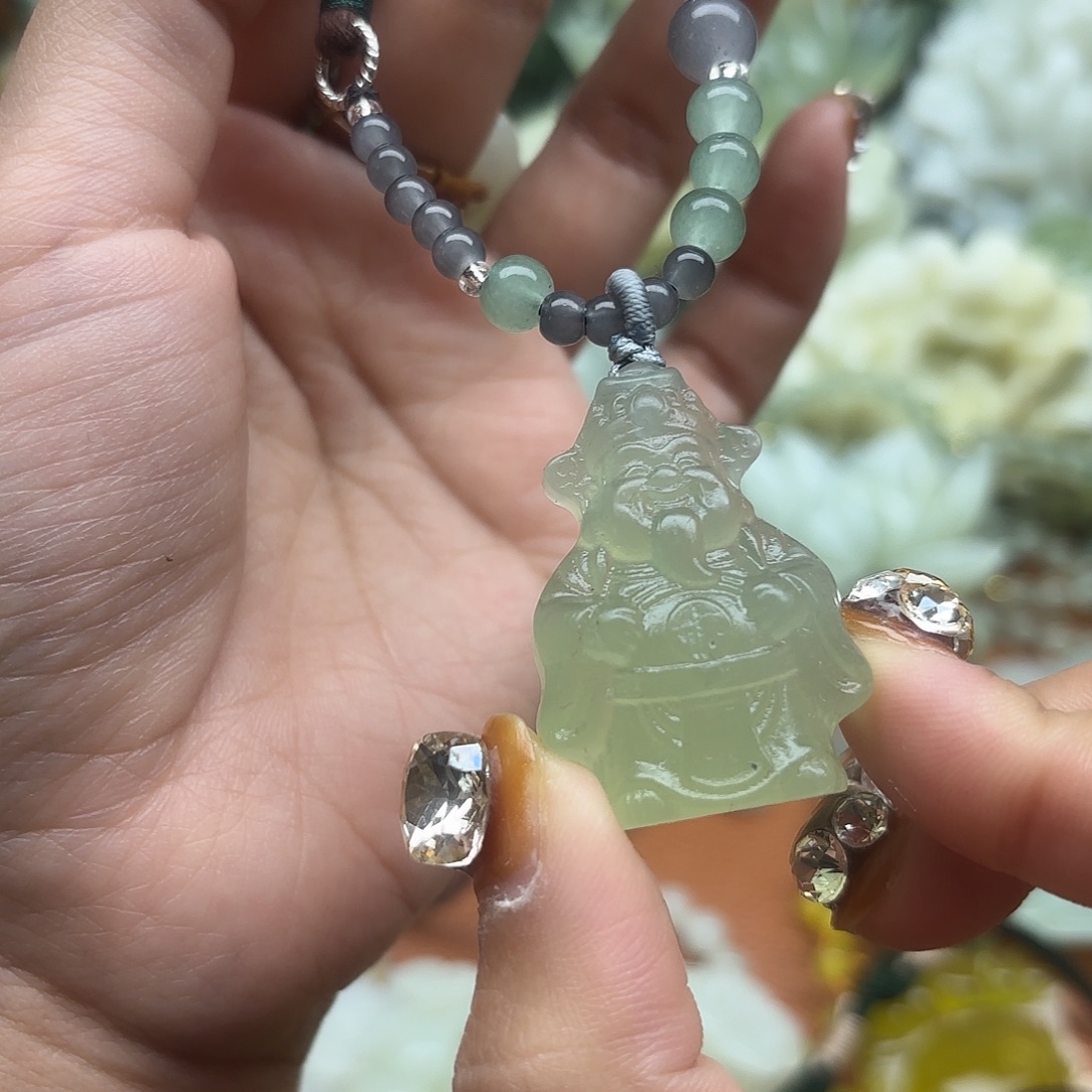 蛇纹石玉未镶嵌颈饰