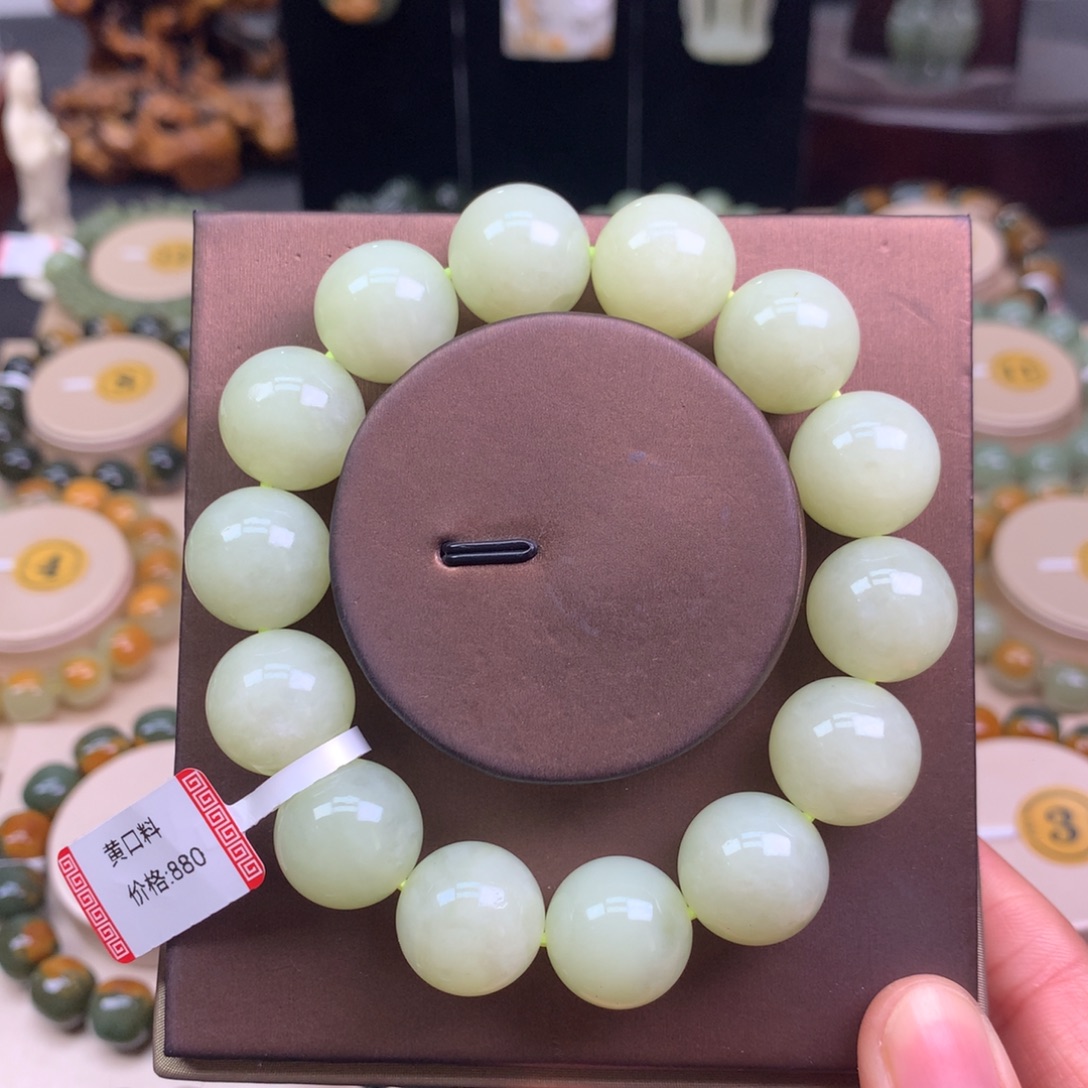 山***语透闪石质玉未镶嵌手串