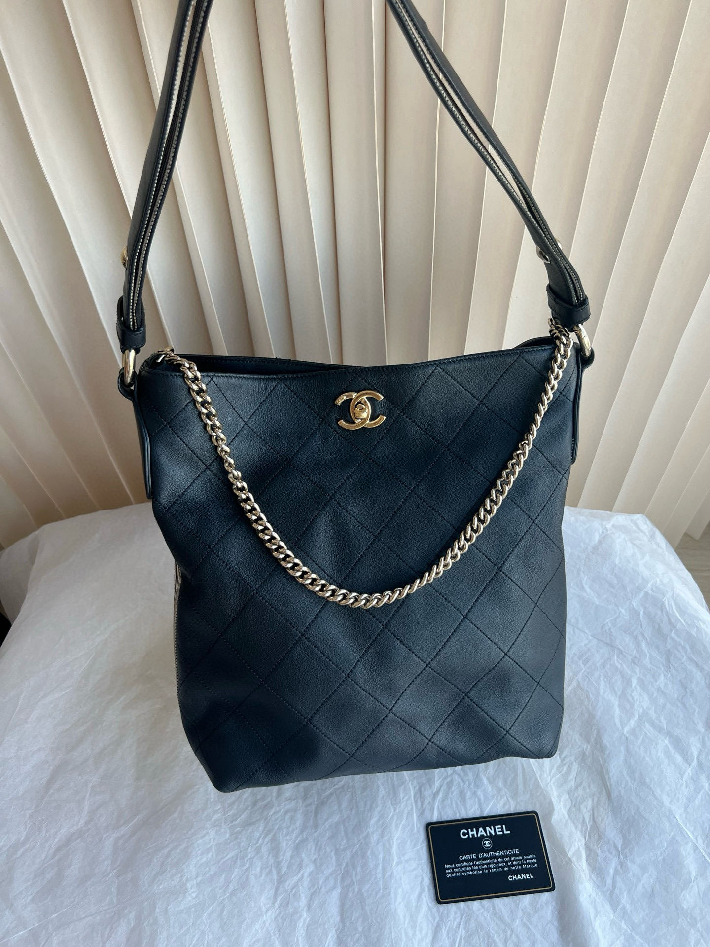 95新 Chanel/香奈儿 6570 Chanel 黑金嬉皮水桶包 有卡27开
