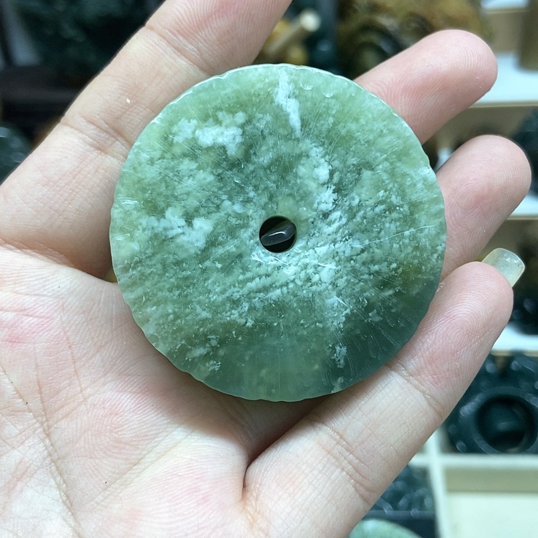 蛇纹石玉车挂未镶嵌淡*然