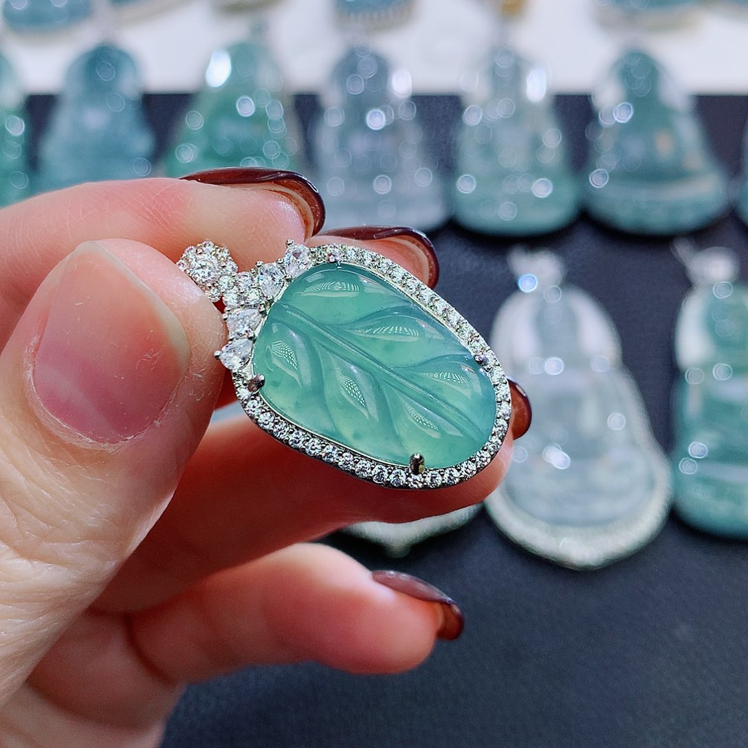 翡翠颈饰未镶嵌翡翠