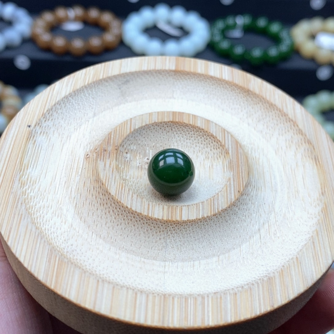 和田玉未镶嵌手串Q卡12红皮菠菜绿碧玉
