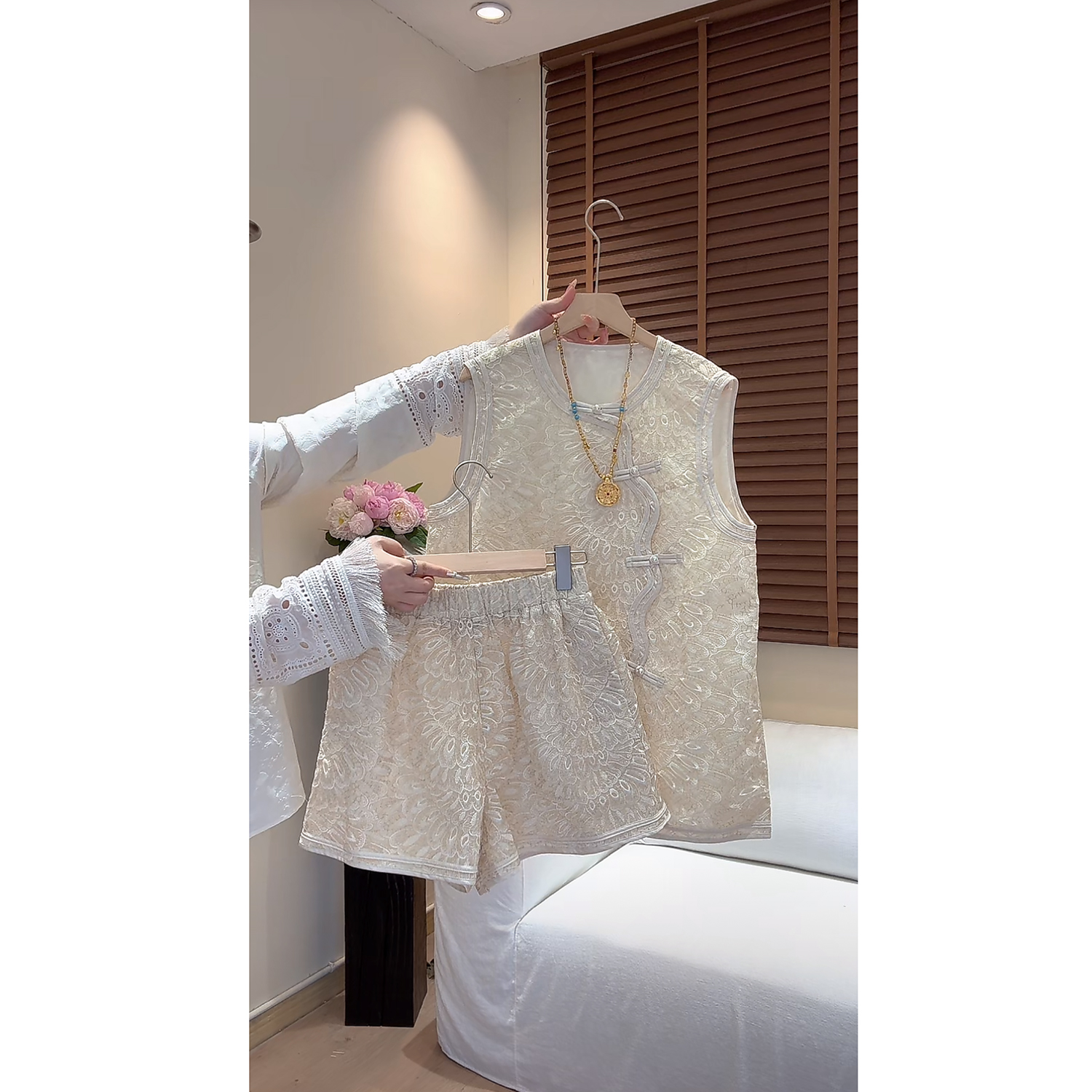 “白月光”2025夏新中国风重工刺绣透气显瘦盘扣马甲上衣短裤套装