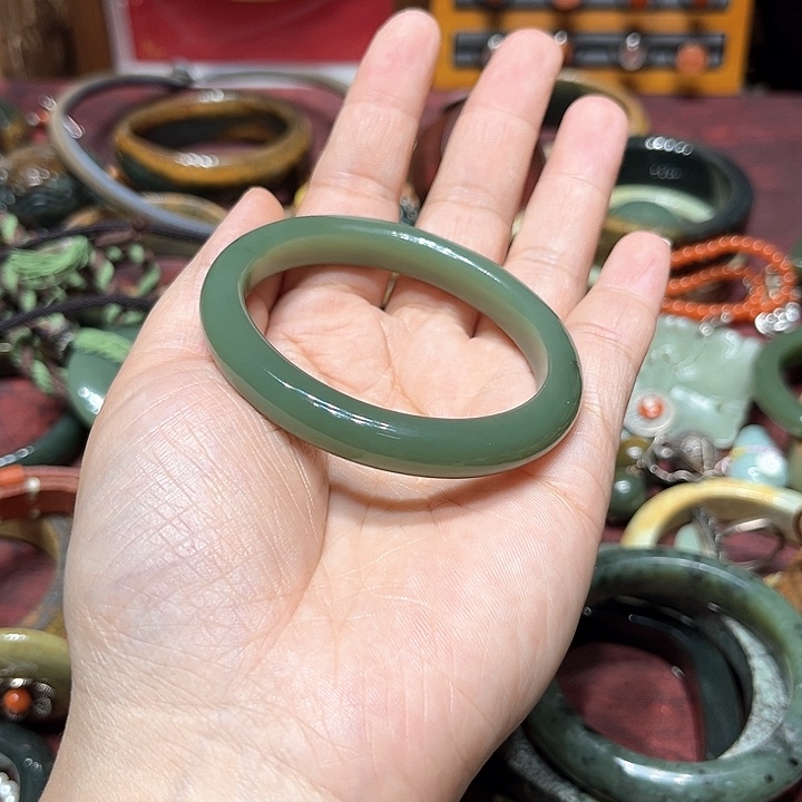 和田玉手镯未镶嵌福****)