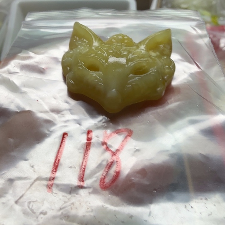 透闪石-蛇纹石玉吊坠未镶嵌