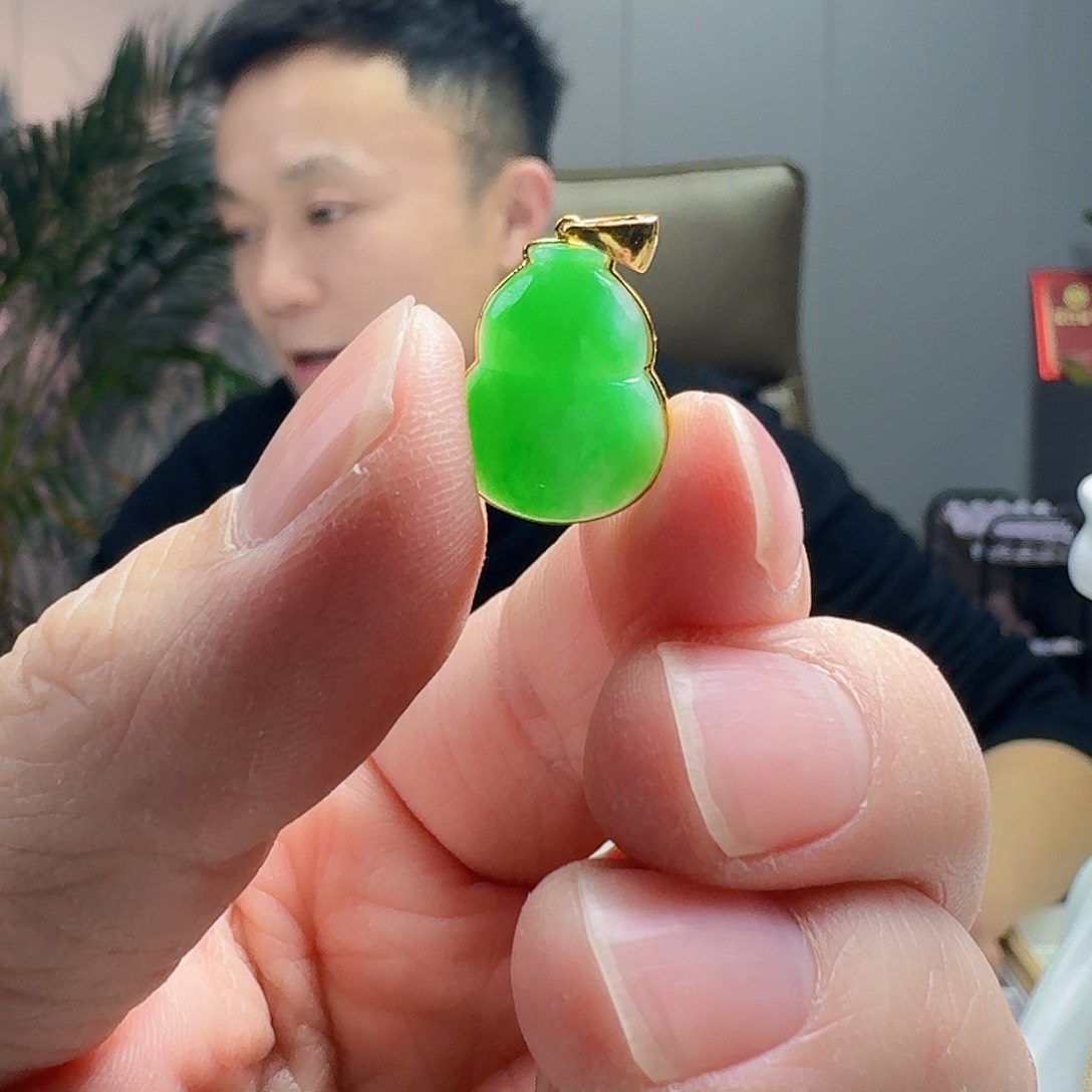 翡翠吊坠(不含链)18K金镶嵌天然