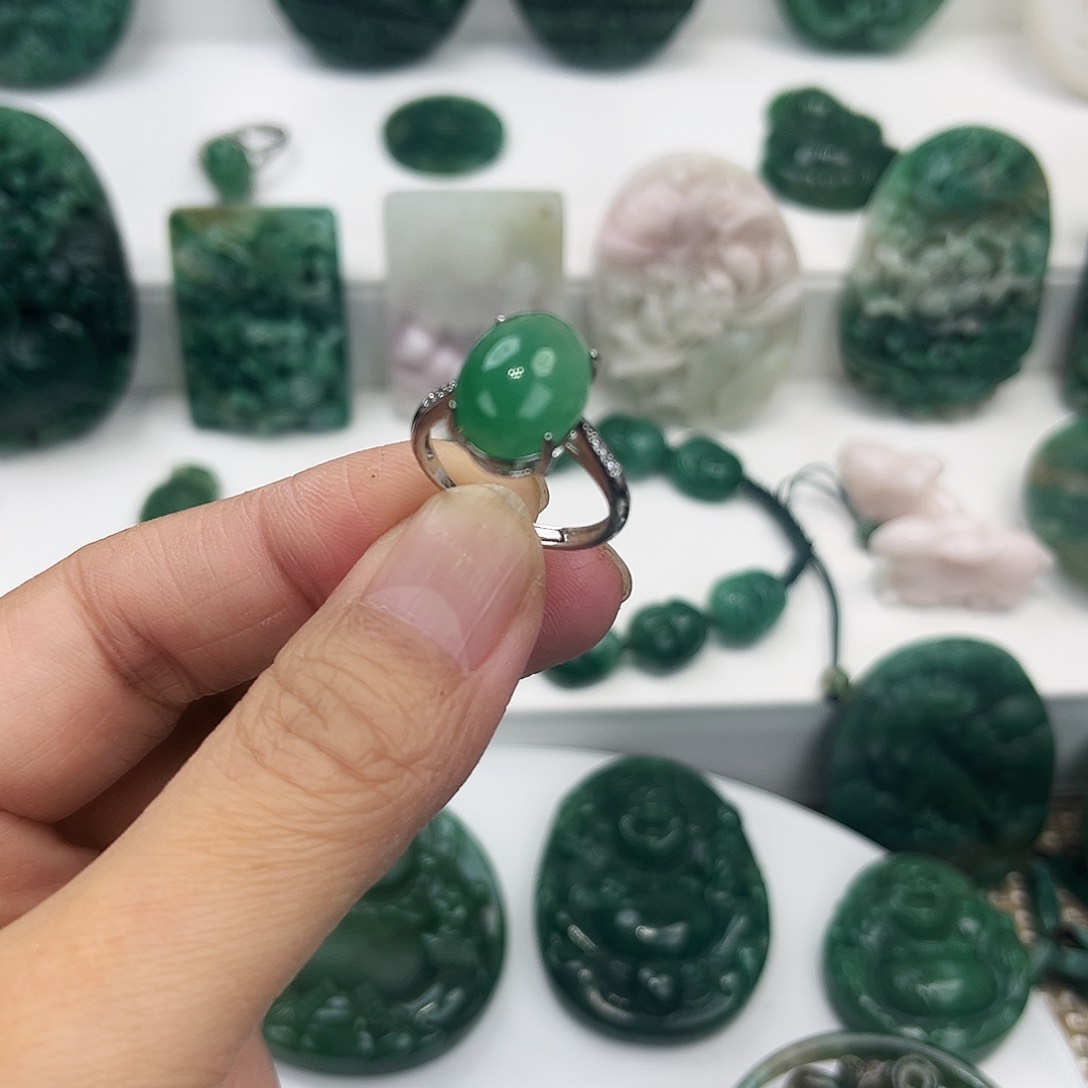 独山玉颈饰未镶嵌