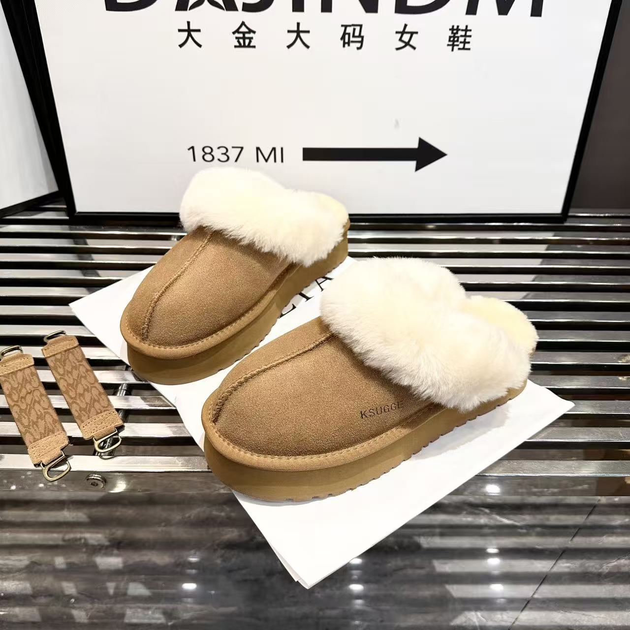 DAJINDM40-43侧边字母毛毛两穿拖鞋