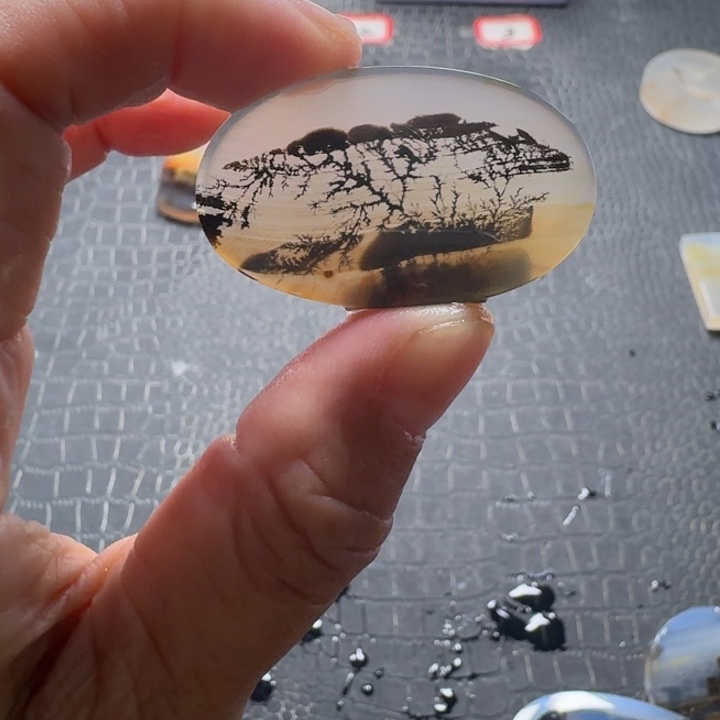 泥***人玛瑙/玉髓未镶嵌珠宝奇石