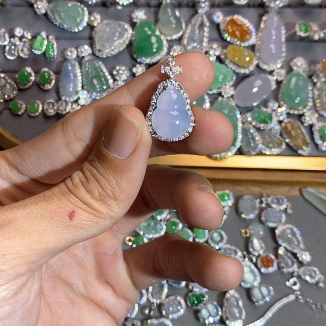 【闪购商品】翡翠颈饰未镶嵌草***芦翡翠