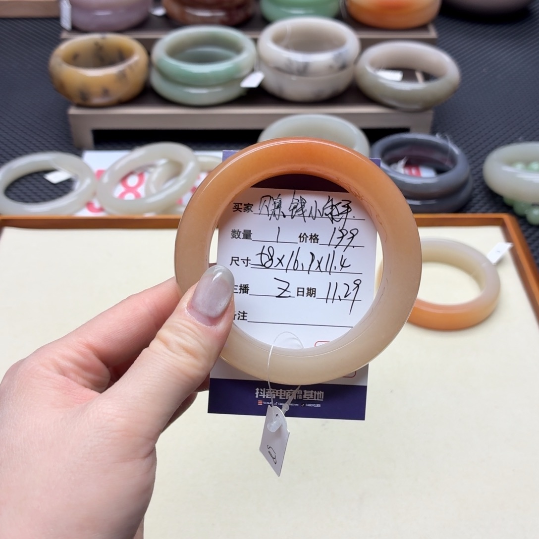 赚***手石英质玉未镶嵌手镯