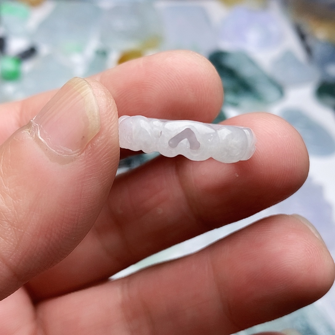 翡翠颈饰未镶嵌戒指
