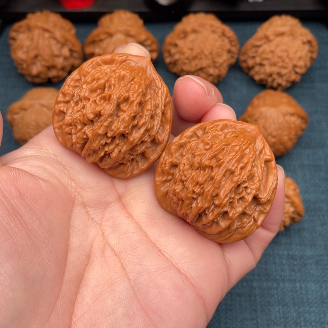 文玩核桃把件红皮虎头41