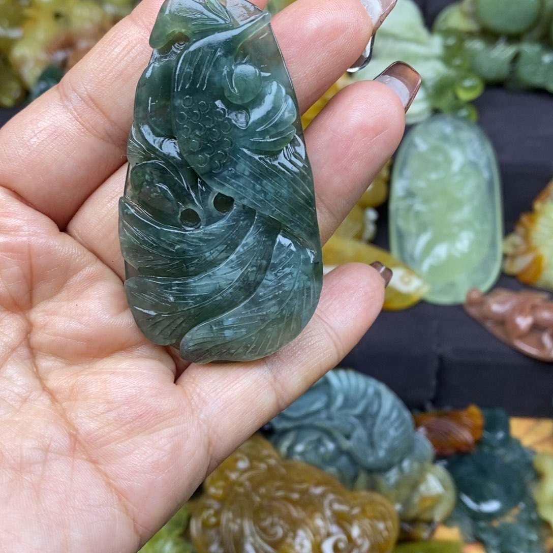 蛇纹石玉颈饰未镶嵌