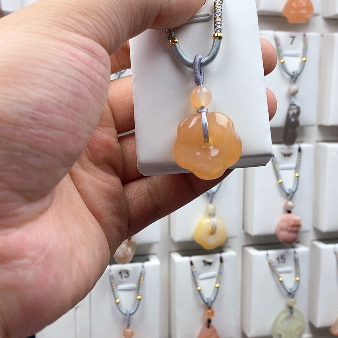 石英质玉吊坠(不含链)未镶嵌①**④