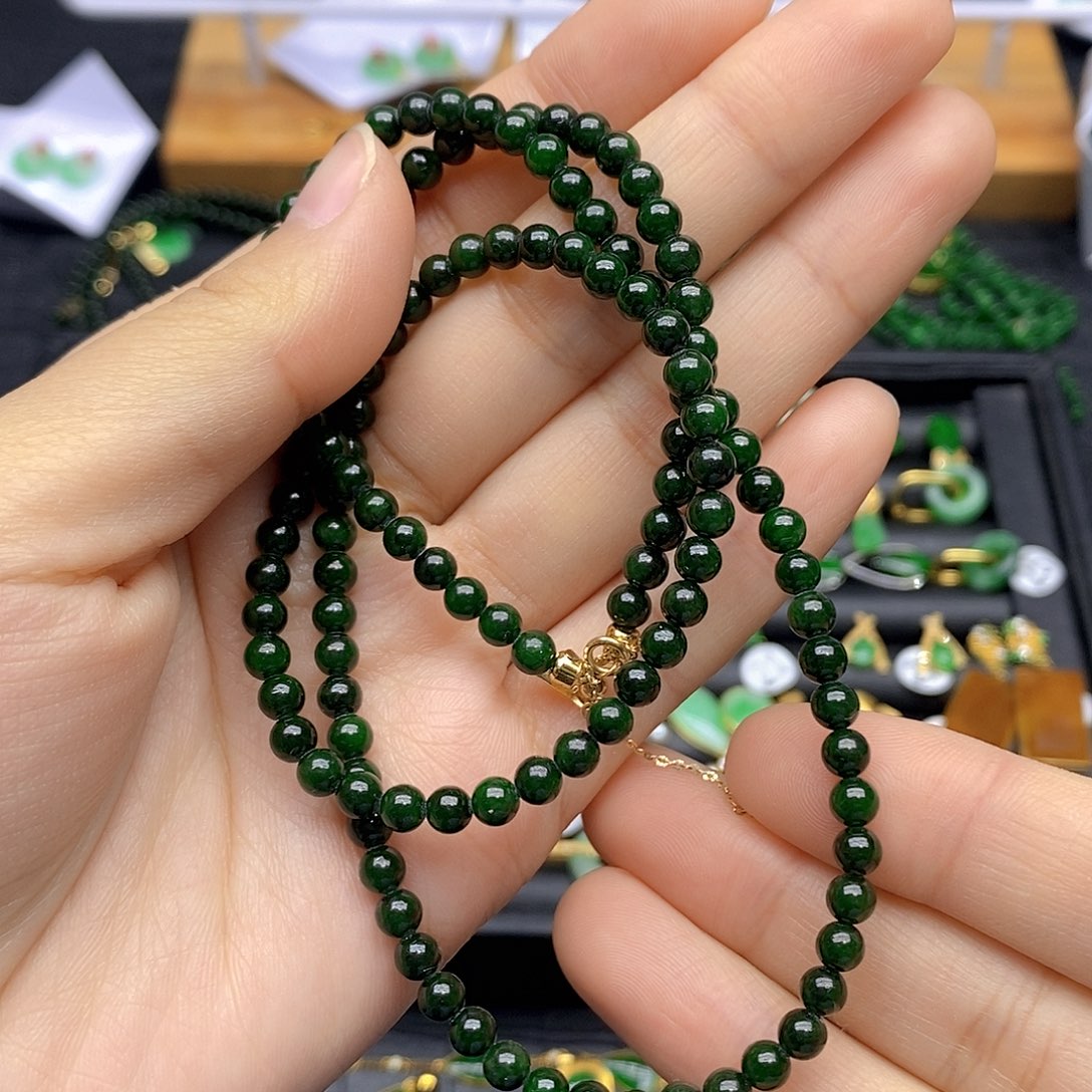 翡翠颈饰18K金镶嵌天然翡翠