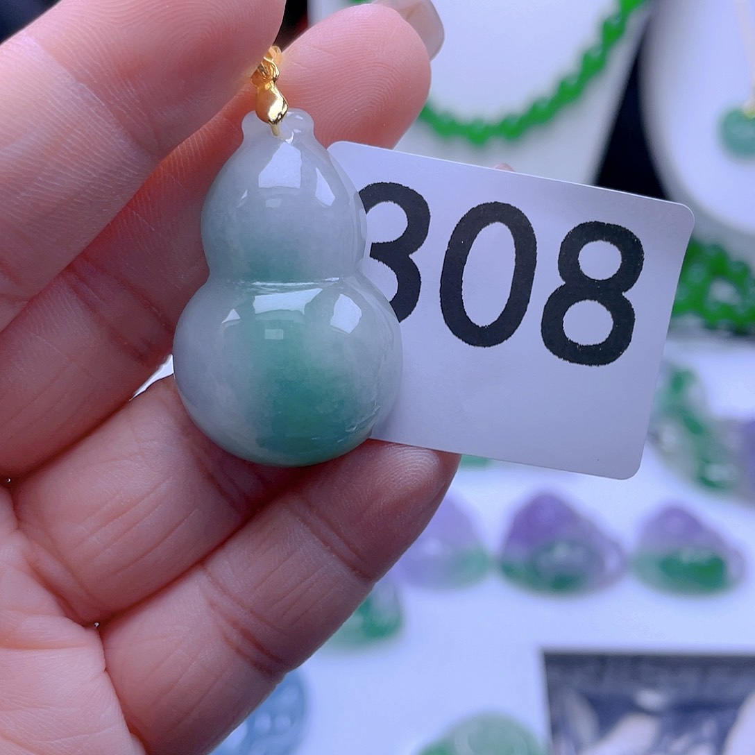 翡翠吊坠(赠链)未镶嵌