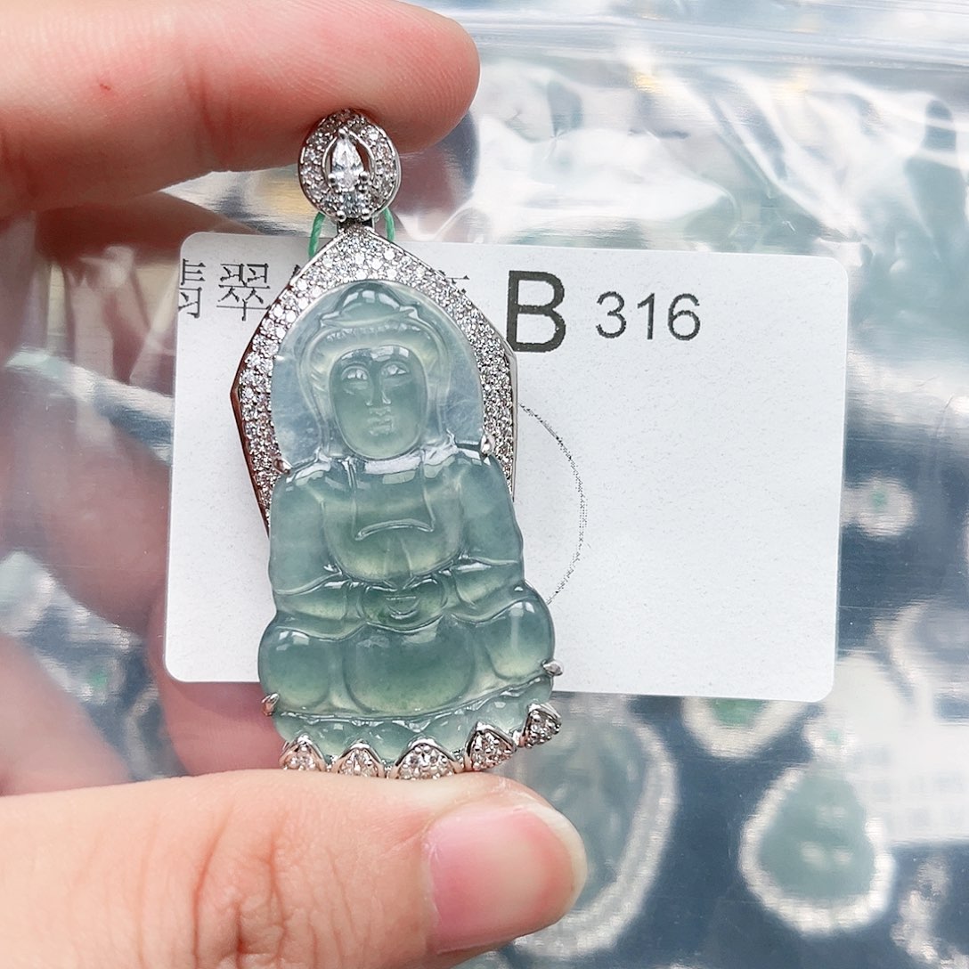 翡翠颈饰未镶嵌翡翠316