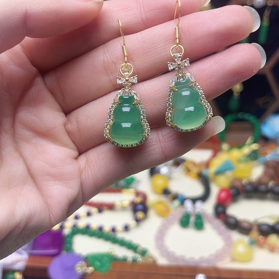 翡翠未镶嵌耳饰葫芦