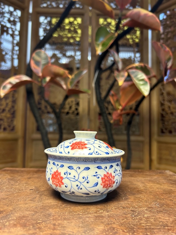 缠枝莲小春风炉式盖碗