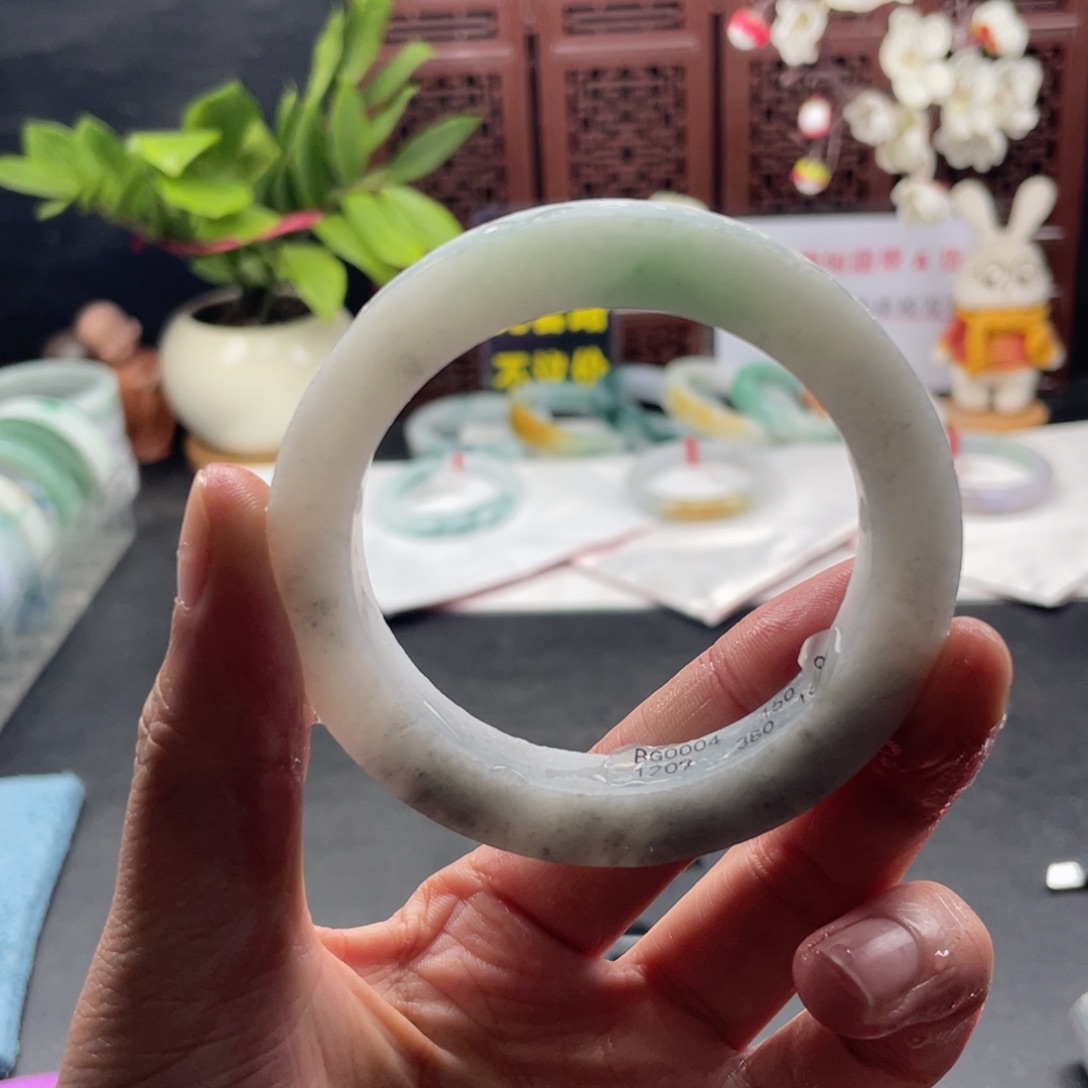 定制翡翠未镶嵌翡翠手镯定制