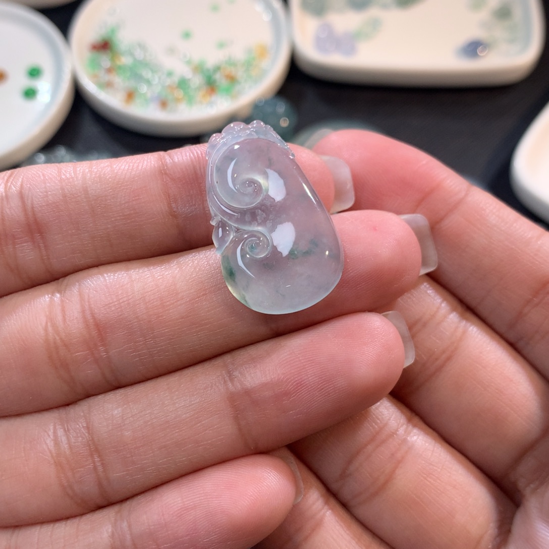 翡翠裸石未镶嵌高冰如意