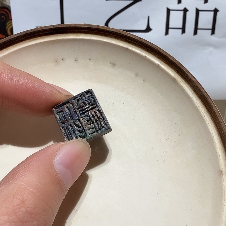 摆件                