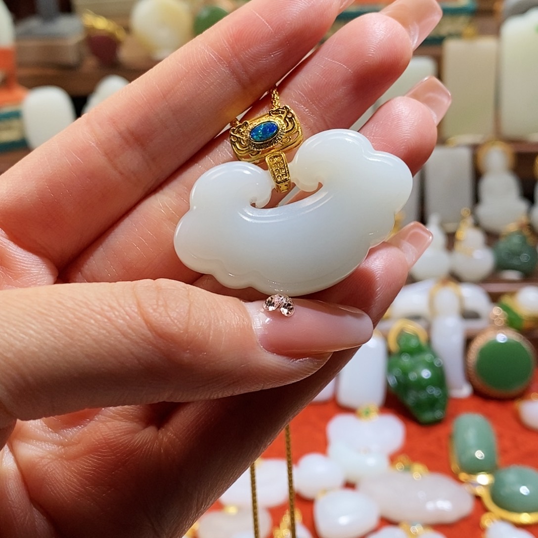 和田玉吊坠(不含链)18K金镶嵌1*、