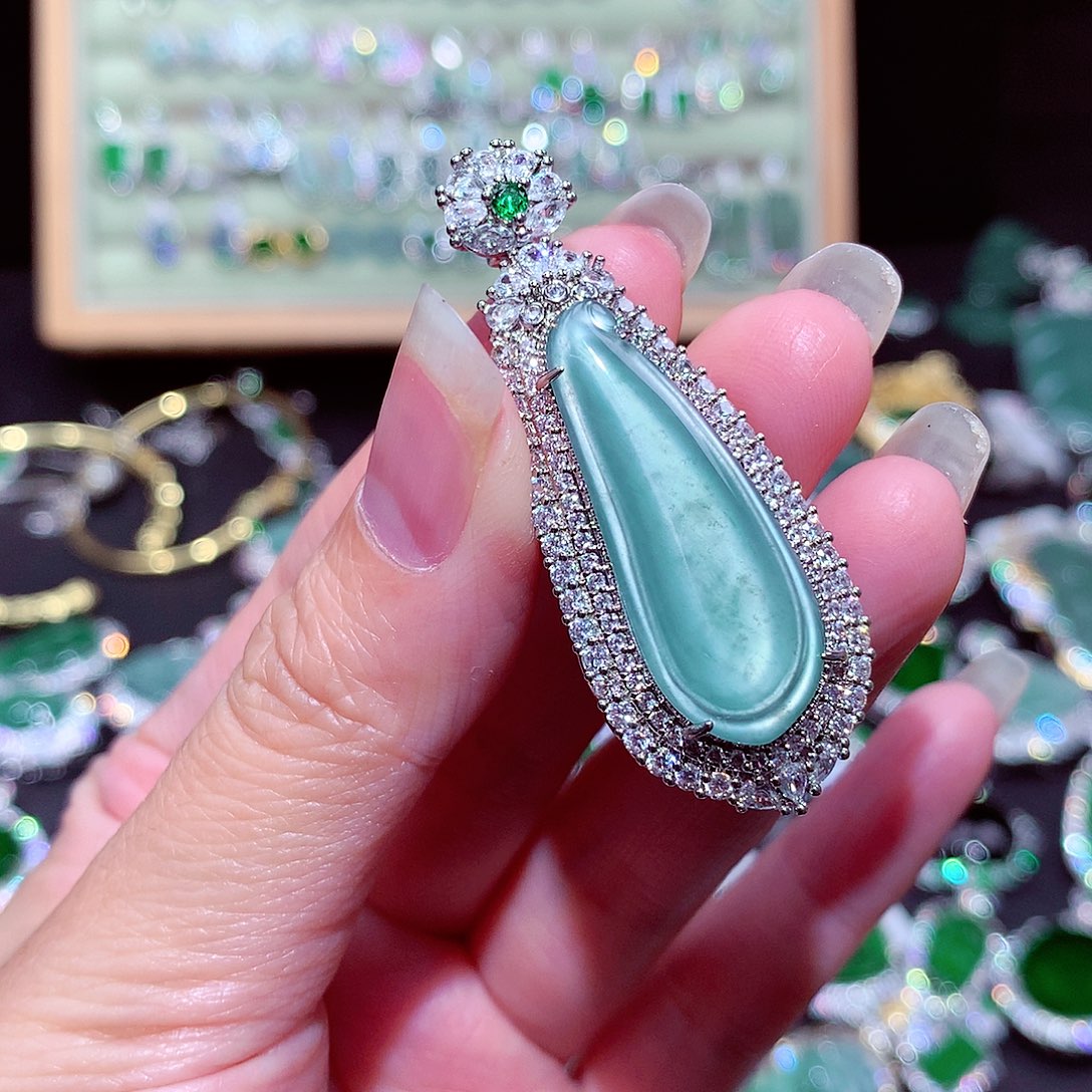 【闪购商品】翡翠吊坠(不含链)未镶嵌