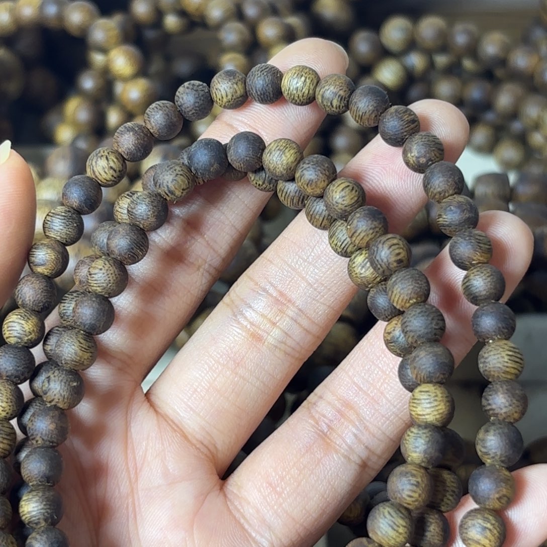 清***年【艺香阁】海南莺歌绿奇楠0.6mm13g+