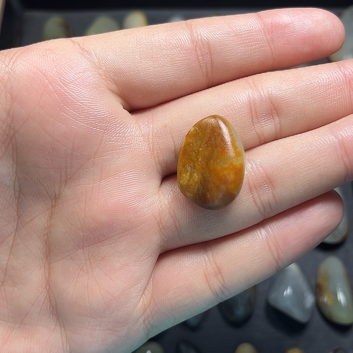 简***心和田玉未镶嵌珠宝奇石