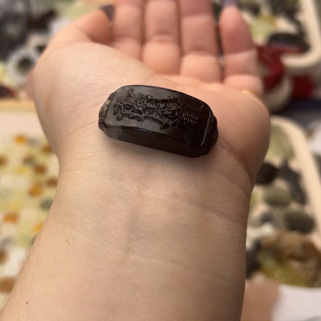 蛇纹石玉颈饰合金