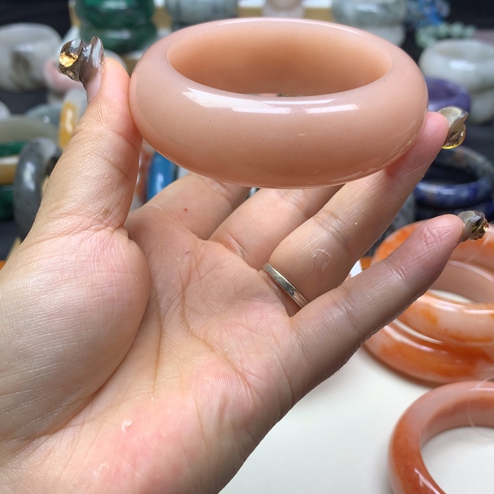 未镶嵌手镯石英质玉溪