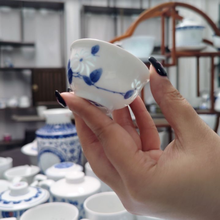 陶瓷手绘山丹丹小杯一个