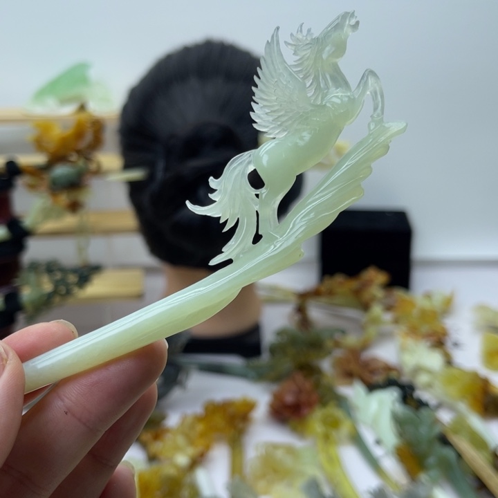 郡***主蛇纹石玉合金发饰