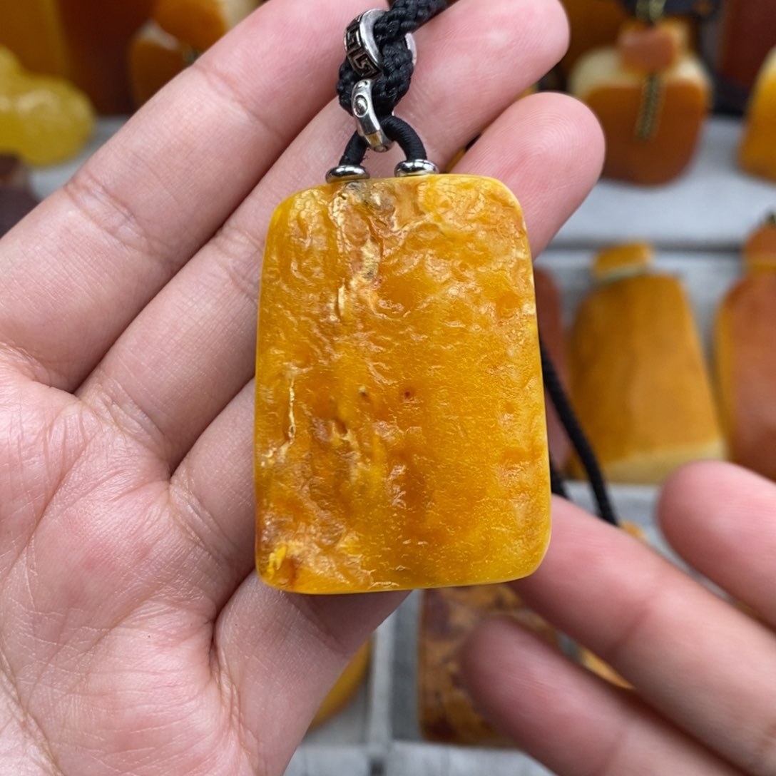 琥珀吊坠(赠链)未镶嵌