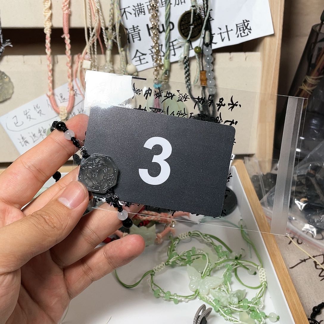 蛇纹石玉颈饰合金