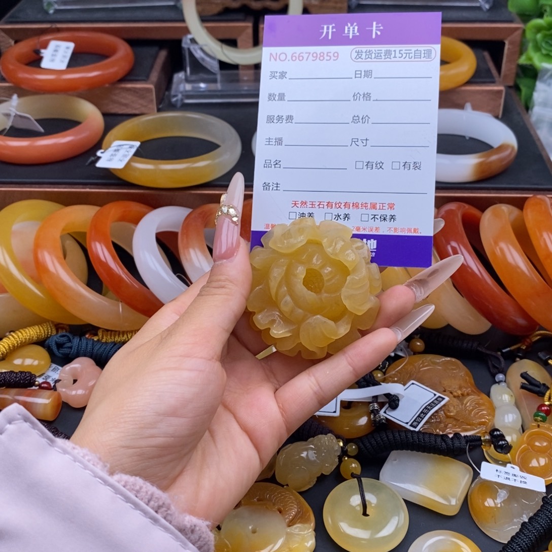 石英质玉（黄龙玉）未镶嵌颈饰79859