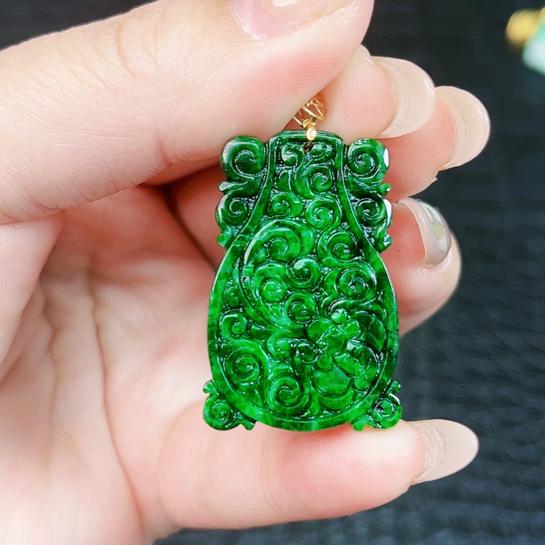 翡翠颈饰18K金镶嵌吊坠