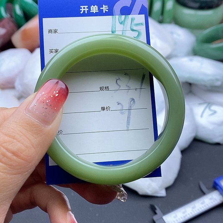 石英质玉手镯未镶嵌