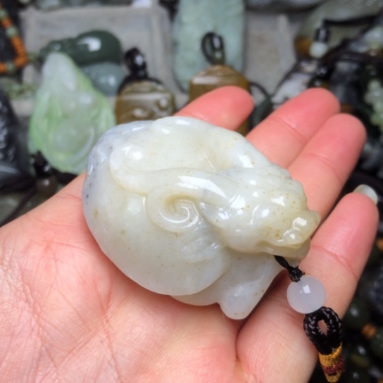 和田玉未镶嵌把件