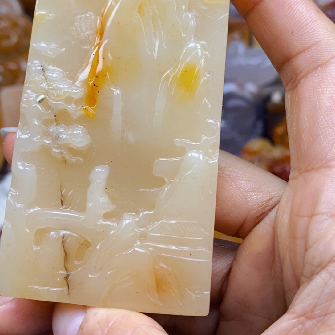 石英质玉（黄龙玉）颈饰未镶嵌